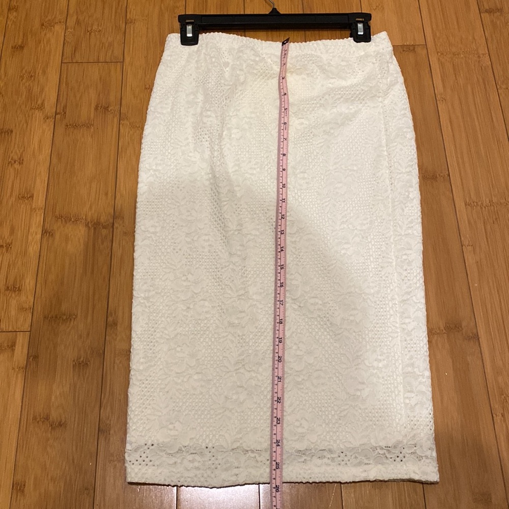 Nordstrom skirt, Chelsea28 brand, cream color, pencil stretch skirt, size S.